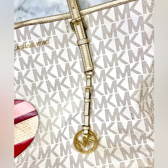 MICHAEL KORS Limited Edition Hearts Jet Set Travel Carryall Tote - Picture 10 of 15